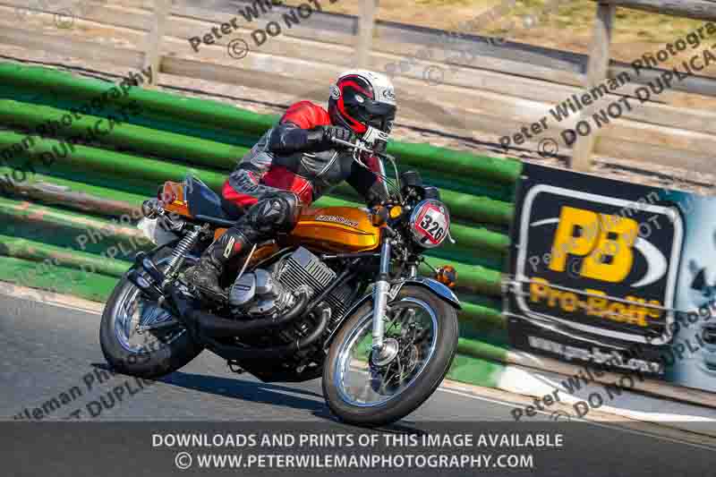 Vintage motorcycle club;eventdigitalimages;mallory park;mallory park trackday photographs;no limits trackdays;peter wileman photography;trackday digital images;trackday photos;vmcc festival 1000 bikes photographs